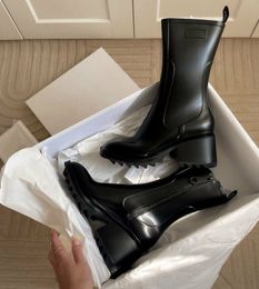 Женская платформа ботинок Betty Boot Pvc Rain Boots Mallo abkle welly Джейми высокие каблуки с изготовлением коленных черных водонепроницаемых дождей