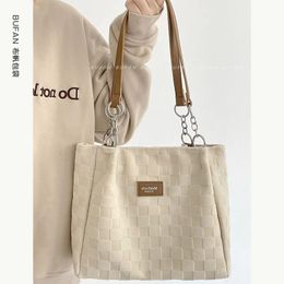 Ladies' dinner handbag bag large capacity 2022 new high-end sense small crowd everything go with class commuting bag hand B/L shoulder tote