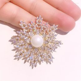 Brooches High Quality Shiny Zircon Snowflake Pins Gold Color Copper Pin Rhinestone Wedding Bouquet Christmas Gift Accessories
