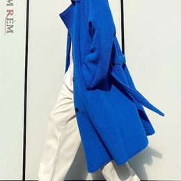 Womens Fur Faux LANMREM Blue Thickened Lamb Coat Long Length Lapel Solid Color Belt Coats Female Fashion Luxury Winter Clothing 2R5401 220927