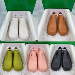 Дизайнерские сандалии водонепроницаемые сандалии Matte Women Rubber Slip-On Booties Slingback Platform Platform Rain Boots Brand Fashion Candy Crow