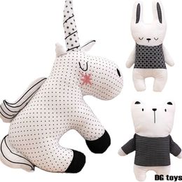 Plush Dolls Classic Simple Style Black and White Animals Cushion Stuffed Cotton Unicorn Bunny Bear Baby Room Bed Decor Throw Pillow For Kids 220927