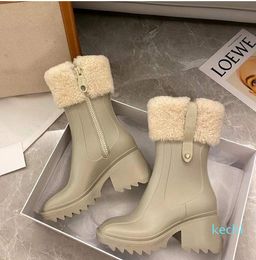 2022 Knee-high tall Rain Boot Wool Lapel decoration Waterproof Welly Outdoor RainshoesLuxury Designer factory shoes