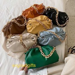 A YD Pouch Designer Bag Bottegss Handbags Women Venetss Clutch bags 2023 new cloud women's bag Korean leisure fashion pleated