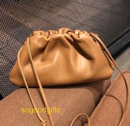 A YD Pouch Designer Bag Bottegss Handbags Women Venetss Clutch bags 2023 new classic versatile wrinkled cloud bag ma ne clip women's Single Shoul