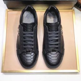 2023 new high quality outdoor casual shoes, real leather straps spikes set low-top sneakers metal outdoor design with original packaging qkM00002
