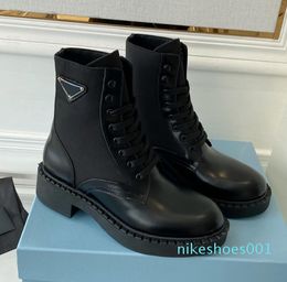 2022 Designer Ankle Martin Boot Motorcycle Combat Booties Platform Desert Boots With Removable Pouch