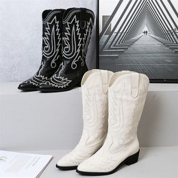 Boots Women Mid Calf Western Cowboy Pointed Toe Knee High Pull on Ladies Fashion Leather Embroidery Botas Mujer 3543 220928