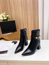 Designer de botas de moda feminina Martin Boots High Heels Tornozelo Boot de Torno