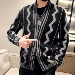 Mens Sweaters Contrasting Stripes Men Cardigan Fashion Fall Winter Designer Cardigan Plus Size England Style Spliced Cardigan Knit Jacket 220929