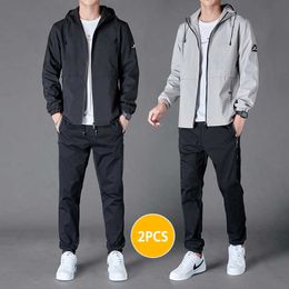 Men's Tracksuits 2022 Mens Two Pieces Set Hooded Jacket and Pants Set Autumn Men Tracksuit Fashion Sportswear Solid Colour Casual Male Sports Suit G220927