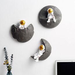 Decorative Objects Figurines Astronaut Wall Hanging Decor Resin Wall Shelves Spaceman Moon Sculpture Home Aesthetic Living Room Wall Decoration 220928