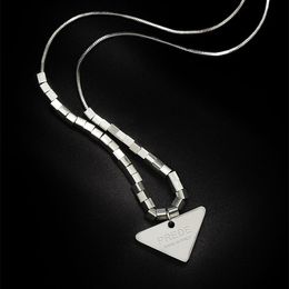 Triangul￤r h￤nge halsband designer kl￶ver halsband lyxiga smycken p￤rlsmycken h￤ngen rostfritt st￥l enkelt guld silver pl￤terad charm present fow kvinnor