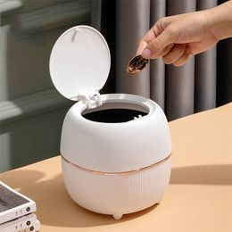 Waste Bins Fashion Desktop Trash Can Creative Luxury Dustbin Household Mini Bedside Tea Table Small Garbage Bucket 220930