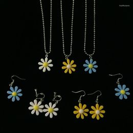 Chains Ins Super Fire Elegant Girl Flower Necklace Lovely Daisy Earth Cool Sweater Chain Bone