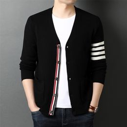 Men's Sweaters Top Grade Autum Winter Brand Fashion Knitted Men Cardigan Sweater Black Korean Casual Coats Jacket Mens Clothing S-3XL 220930