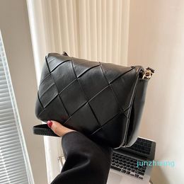 2022 Shoulder Bags Fashion Weave Small Crossbody Bag Ladies Retro Handbag Party Clutch Purse Literary Crowds Female Shoulde