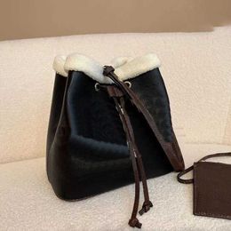 drawstring bag print UK - Drawstring Bags Lbag Luxury Designer Bags Women Winter Lambswool Bucket Tote Bag Leather Handbag Crossbody Purse Lady Print Shopping 220920