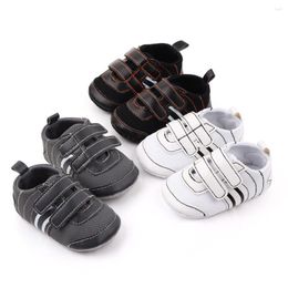 First Walkers Fashion Brand Baby Crib Shoes para Boy Toddler Trainers Step Pu Leather Solid Born Footwear 0-18m