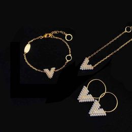 pearl pendant necklace and earring set UK - Fashion Luxury jewelry necklace designers gold chains Pearl letter pendant necklaces and bracelets Earrings set stainless steel Initials Pendants wedding gift