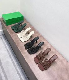 Pantofole con tacchi alti da donna più recenti di estate di lusso Décolleté Scarpe da sposa Sandali Shopping all'aperto Lettere Szie 35-41