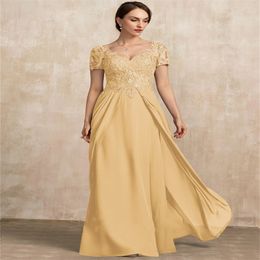 Floor-Length Chiffon Lace Mother of the Bride Dress Champagne A-Line V-neck Regular Seleeve Vintage Mother 's Gowns