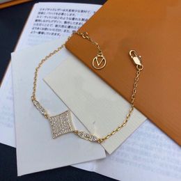 Pulseira feminina Bracelet Jewelry Diamond Fashion Gold Chains Link Letra Flower Pendent V Love Bracelets for Men Party Wedding 22080805R