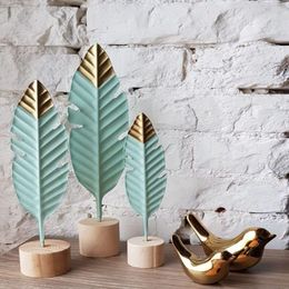 Modern Feather Wooden Decorations Simple Miniature Figurines for Living Room Table Office Home Decoration Accessories 220818