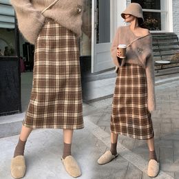 Warm Women's Plaid long Skirt plaided Brown plaid skirt Button Design Bodycon High Waist Autumn Winter Long Girl High waist 220818