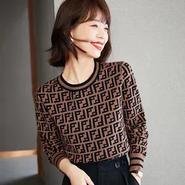 Дизайнерский свитер женский осенний круглый круглый шейный полосатый на Распродаже