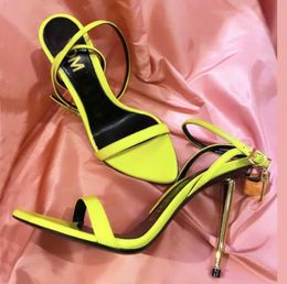 Kadın pop sandalet yüksek topuklu tom-sanal lüks markalar sandalet metal topuk asma kilit parlak deriler asma kilitler sivri çıplak topuklu 35-43 kutu