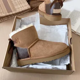 Stivali di design di lusso di alta qualità superiore Stivale da donna Moda Inverno Fondo piatto Stivali da lavoro in lana di montone Stivali da neve in vera pelle 35-42 Con scatola