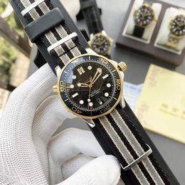 Mens Watch300 Metre Diving Watch Top Seahorse 8800 Mechanical Movement Rubber watchband Steel strap 42mm designer watches