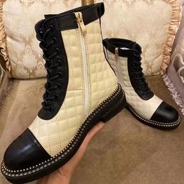 2022 luxurious designer Fashion Martin Boots Cowskin Leather top level Knight Boot laces Adjustable zipper opening Black Women Outdoor Bootie