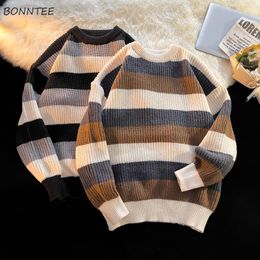 Pullovers Men Japanese Vintage Striped Sweater Trendy Allmatch Loose Knitting Oneck Winter Teens Harajuku Streetwear Students 220822
