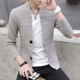 Men's Jackets Spring and Autumn Knitted Cardigan Men's Vneck Wear Lightweight Fashion Handsome Casual Sweater Men's Long Sleeves 220826