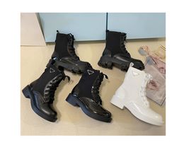 2022 Women Rois Martin Boots Militärs inspirierte Kampfstiefel Nylon Beutel befestigte den Knöchel mit Gurt -Knöchelstiefel Top -Qualität schwarzer Mattlacklederschuhe W850