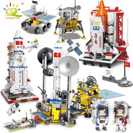 Блоки Huiqibao Space Station v Rocket Building City Shuttle Satellite Астронавт Фигура Человек кирпичи устанавливают детские игрушки подарка 220827