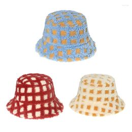 Berets Cute Lattice Plush Basin Hat Small Fresh Grid Bucket Wide Brim Autumn Winter