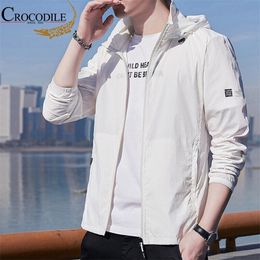 Mens Jackets Summer Ice Silk Sunscreen Clothing Mens Ultrathin Breathable UV Protection Womens Skin Windbreaker Outdoor Fishing Sunscreen 220829