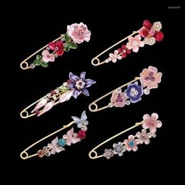 Brooches Flower Crystal Rhinestone Brooch Butterfly Pins For Women Cardigan Scarf Buckle Clips Hat Clothes Lapel Pin Accessories