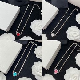 2022 Hj￤rthalsband designer smycken cjewelry halsband design k￤rlek h￤nge initial Brandjewelry8 jubileumsengagemang present redheart diamant kedjor hela