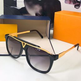 Iconic V metal signature on bridge Sunglasses Mascot square shape Sun glasses Luxury Retro Vintage Z0936 Men acetate and metal Shiny Gold Summer Laser Logo With Case