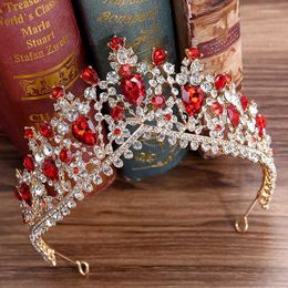 Crystal Sparkling tiara for celebrations Tall Bridal Crown Quinceanera Tiara Shines Like Diamonds Trouwen Accessoires Haaraccessoires Kransen & Tiaras 