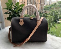 2020 yeni Kadın Messenger Seyahat çantası Klasik Stil Moda çantalar Omuz Çantaları Bayan Tote çantalar 30 cm tuş kilidi 112xcd #87400