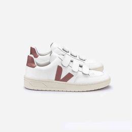 Scarpe casual Scarpe francesi piccole bianche scarpe basse da uomo e da donna sneakers in pelle abbinate alla forma classica