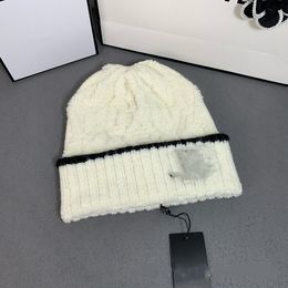 Cappelli lavorati a maglia firmati da uomo e da donna coppie autunno e inverno protezione dal freddo caldo cappello a cuffia classico della moda