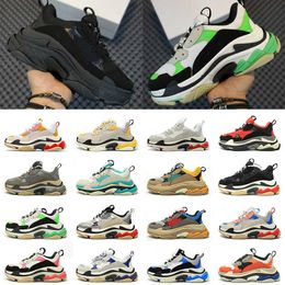 walking triple s Designer Casual Shoes Platform Men Women Sneakers black white grey red pink blue green Light Tan oreo beige Mens Trainers Outdoor