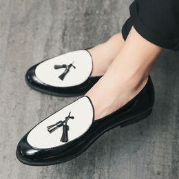 Classic Black and White ing Loafers Men PU Fashion Tassel All-match Comfortable Casual Shoes AD099