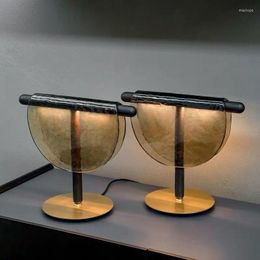 Lâmpadas de mesa Rod de madeira de estilo nórdico com base de lâmpada led de base dourada redonda no tipo de água de água de vidro Dedroom